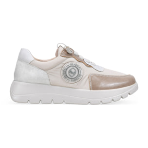 Zapatillas deportivas beige con cordones elásticos