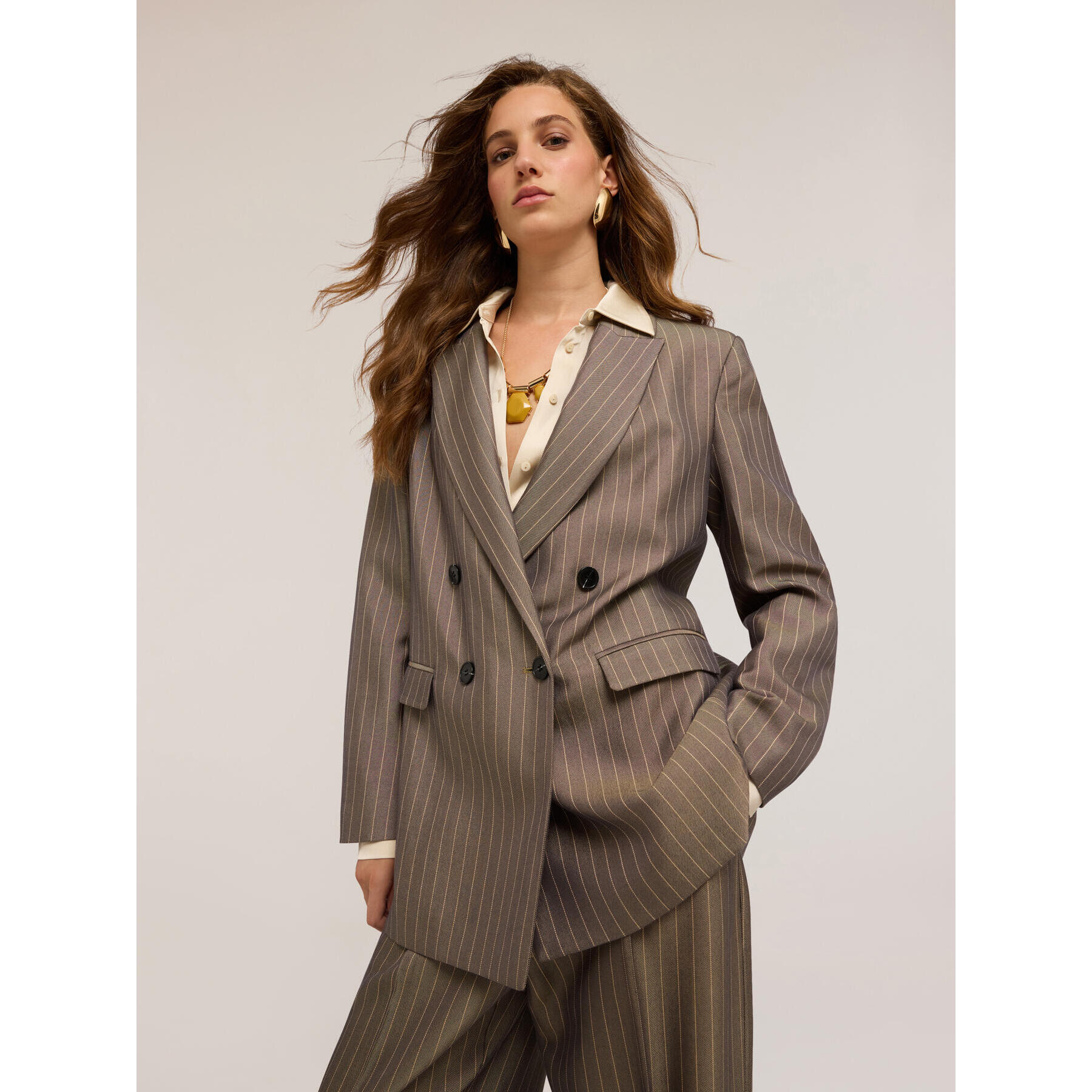 Motivi - Blazer de estilo masculino a rayas - Gris