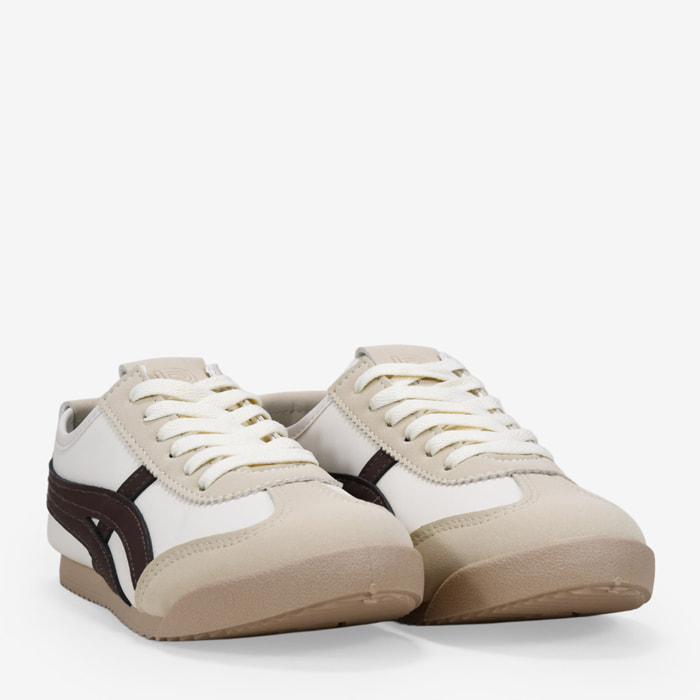 Zapatillas planas beige con cordones