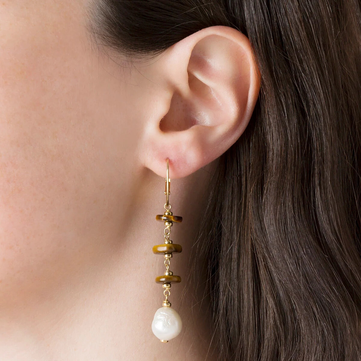 PERLAVIVA - Orecchini Pendenti in Argento 925 placcato Rodio con Occhio di Tigre e Perle Ming Bianche d'Acqua Dolce Ø 11/12 mm