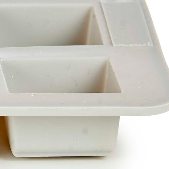 Stampo in silicone per caramelle con 15 cavità. Assortimento di 2 colori casuali.