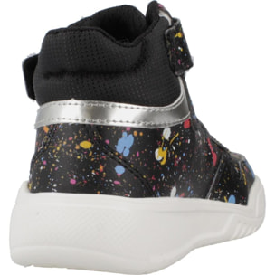 Zapatillas Niño de la marca GEOX  modelo J ILLUMINUS NEGRO