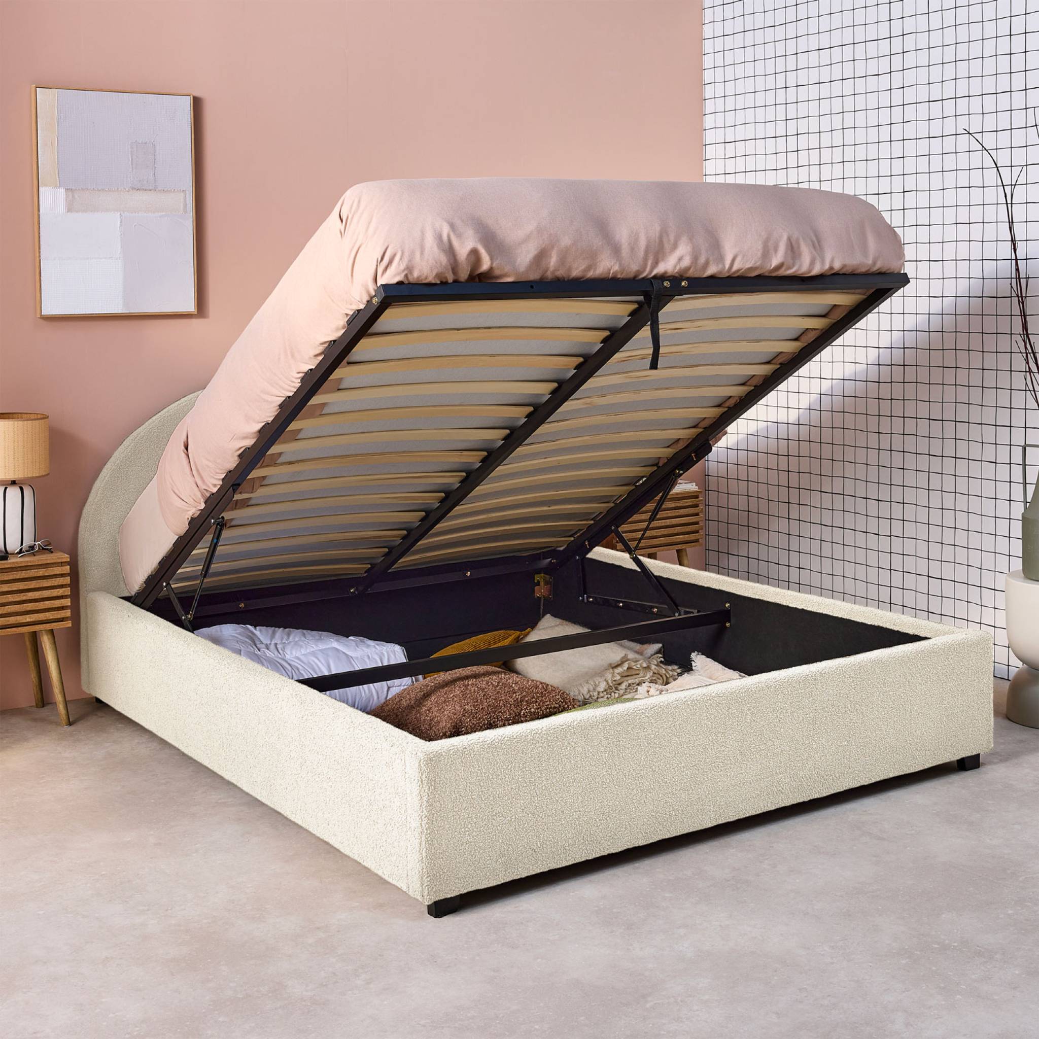 Lit coffre avec sommier à lattes et tête de lit. finition bouclette. blanc. L 206 x P 153.5 x H 102cm