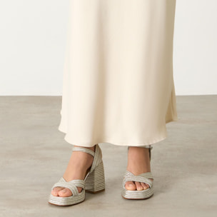 Sandalias de tacón de mujer Valle trenzada en acabado metalizado