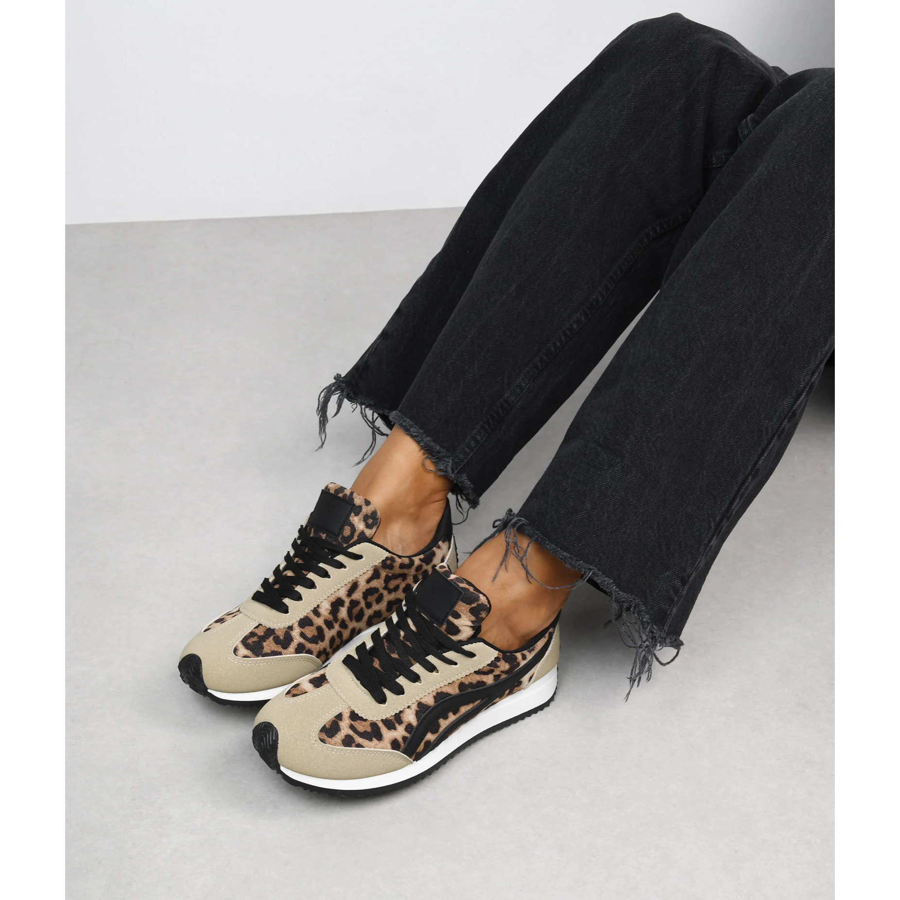 Zapatillas deportivas leopardo con cordones