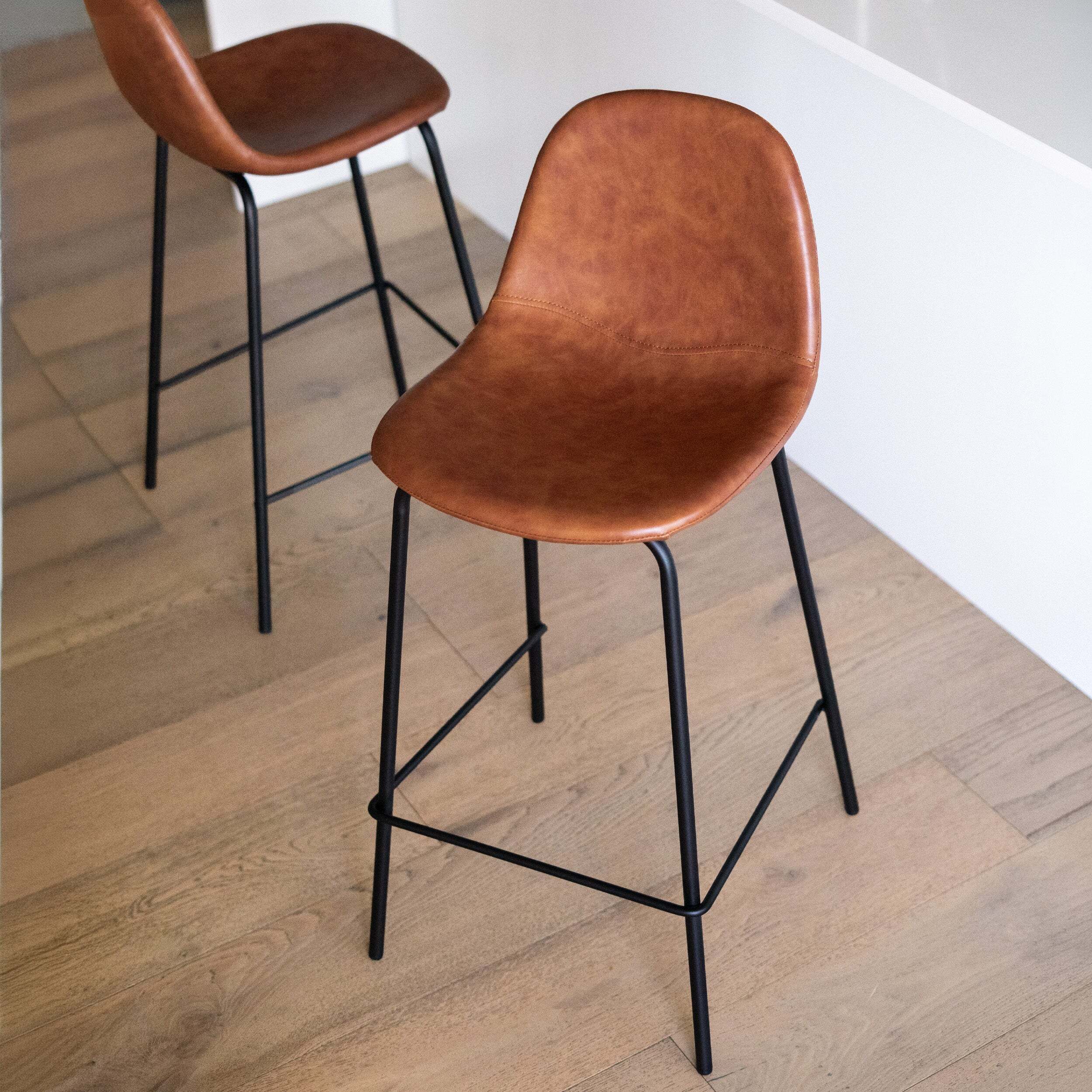 Lot de 2 chaises pour îlot central 65 cm en cuir synthétique camel - Henrik