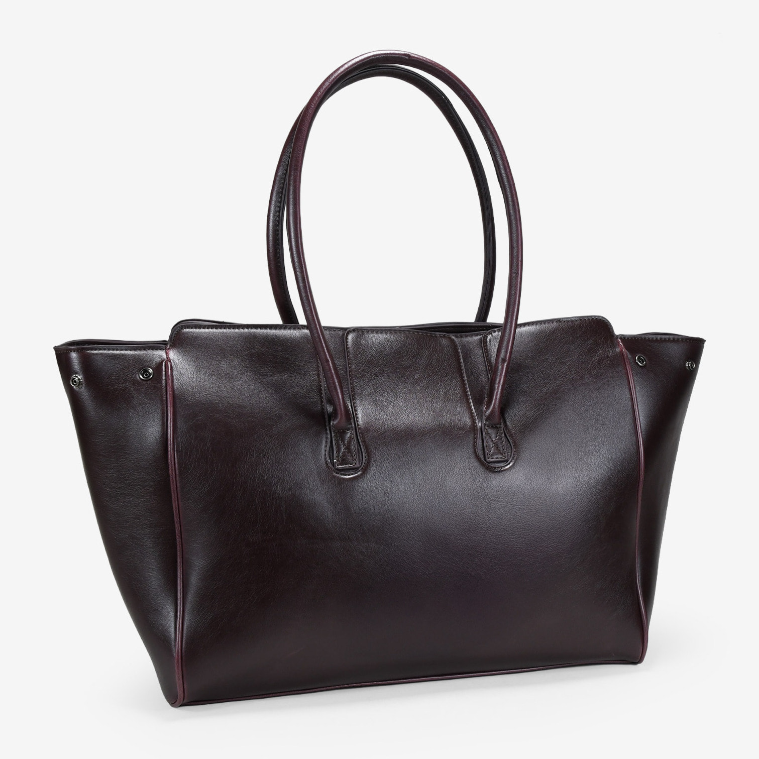 Bolso de hombro burdeos con cinturón y bolsillos