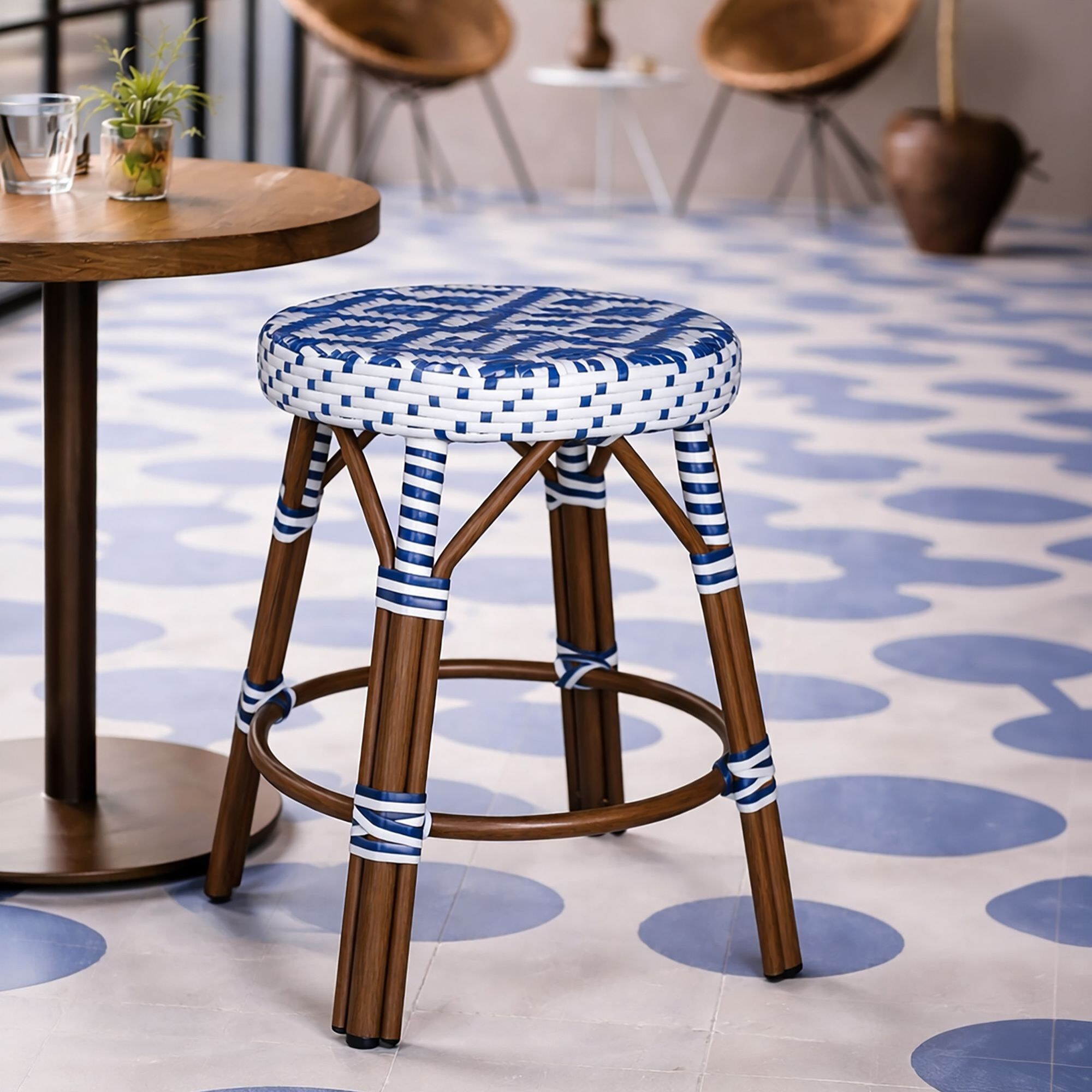 Tabouret bas en textilène avec effet rotin tressé bleu SCALA