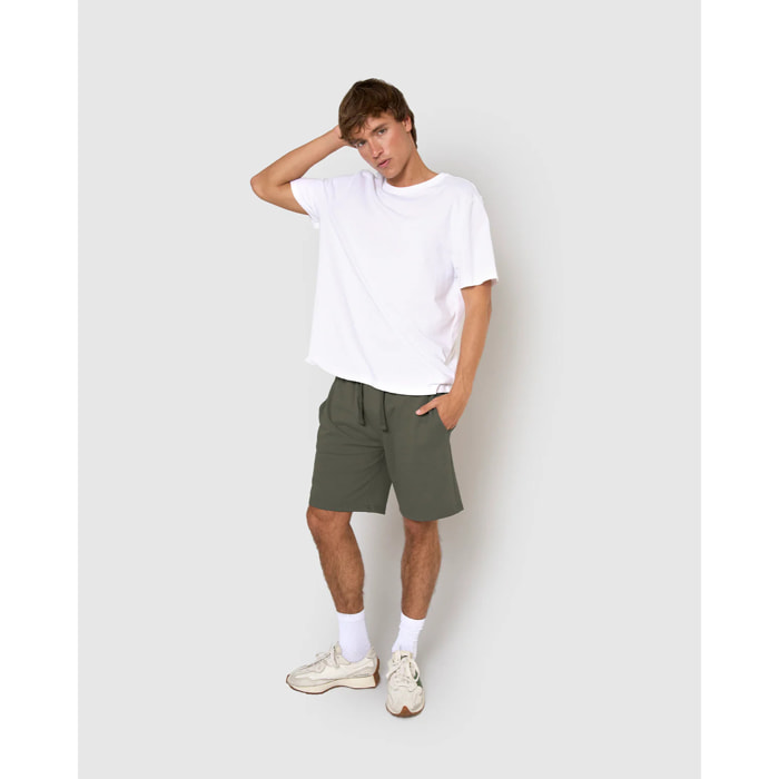 Pantalón corto básico deportivo liso verde