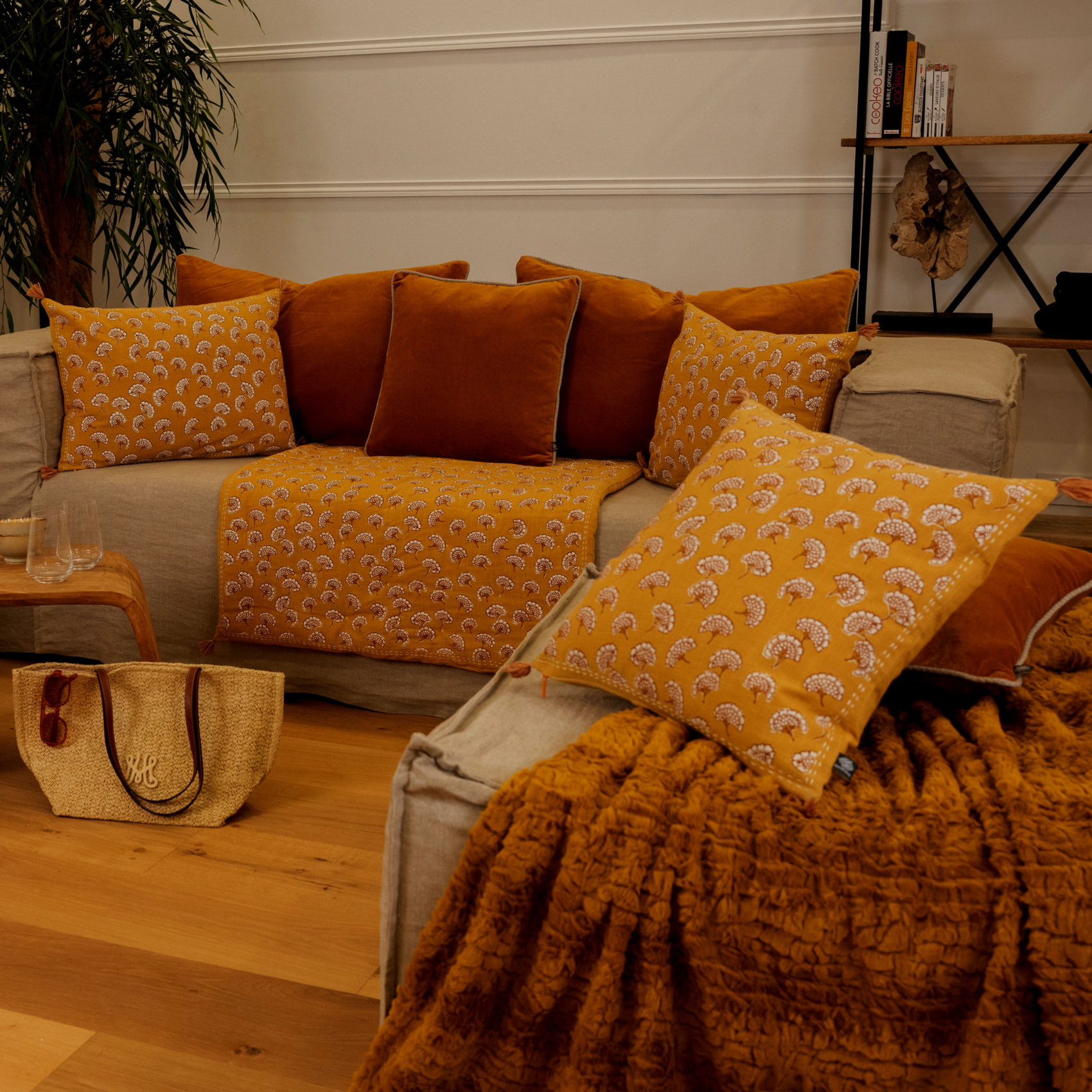 Coussin décoratif imprimé motif floral - Jaune