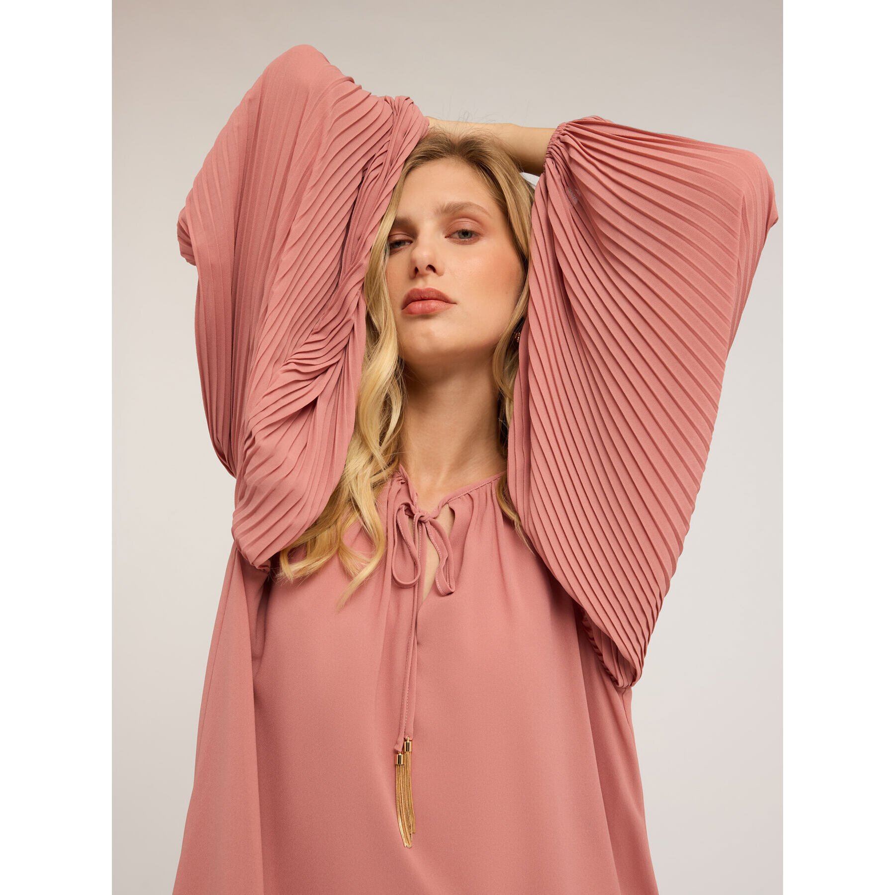 Motivi - Vestido corto con mangas plisadas - Rosa cipria