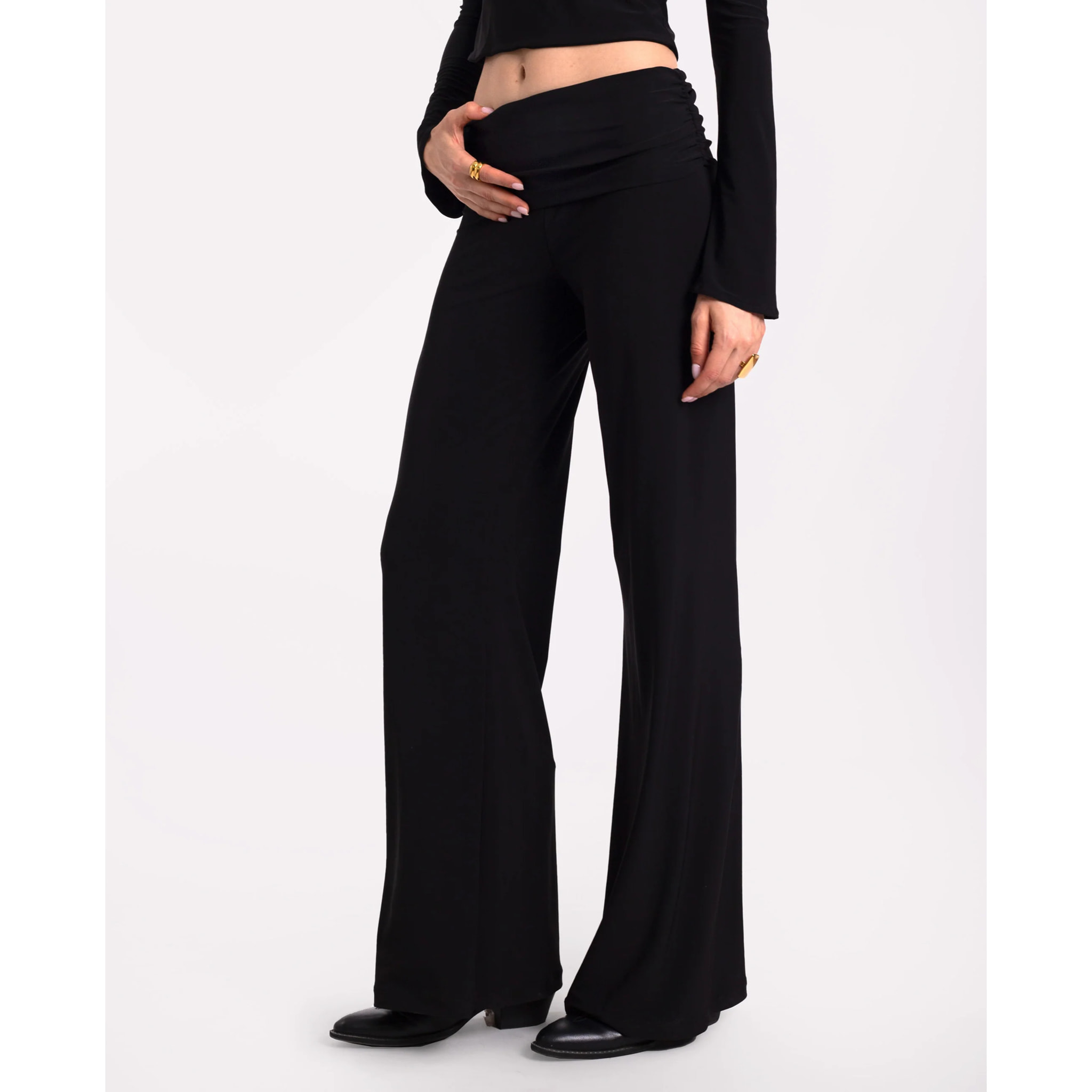 Pantalón recto con pieza drapeada en la cintura