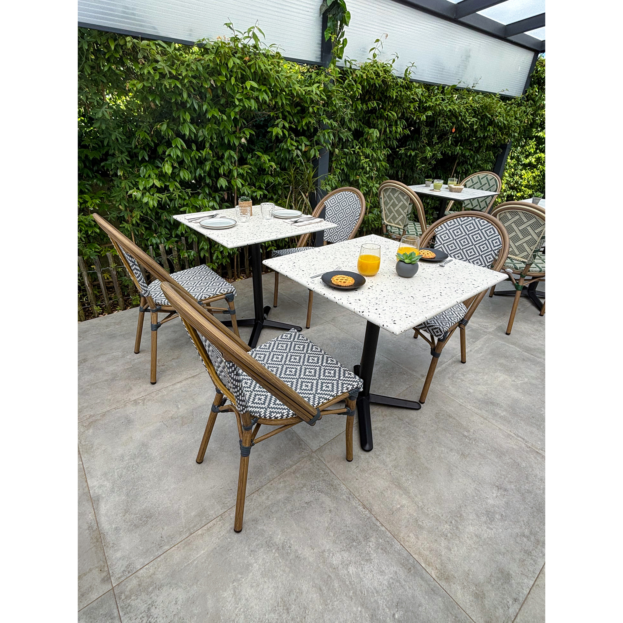 BISTRO - Table carrée de jardin en acier et plateau terrazzo