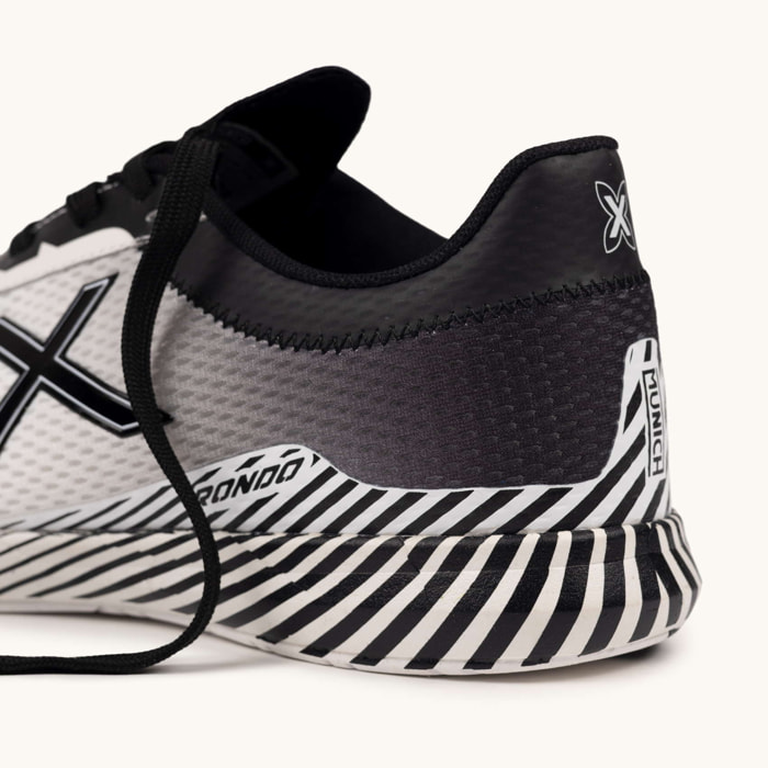 MUNICH RONDO 22 Zapatillas de Fútbol Sala Profesionales Blanco y Negro Diseño Líneas