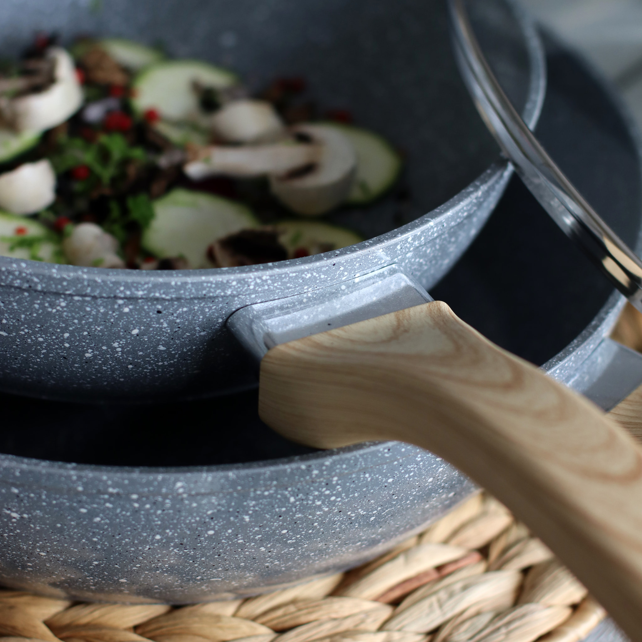 Sauteuse avec couvercle en aluminium 24cm - tous feux CANNELLE