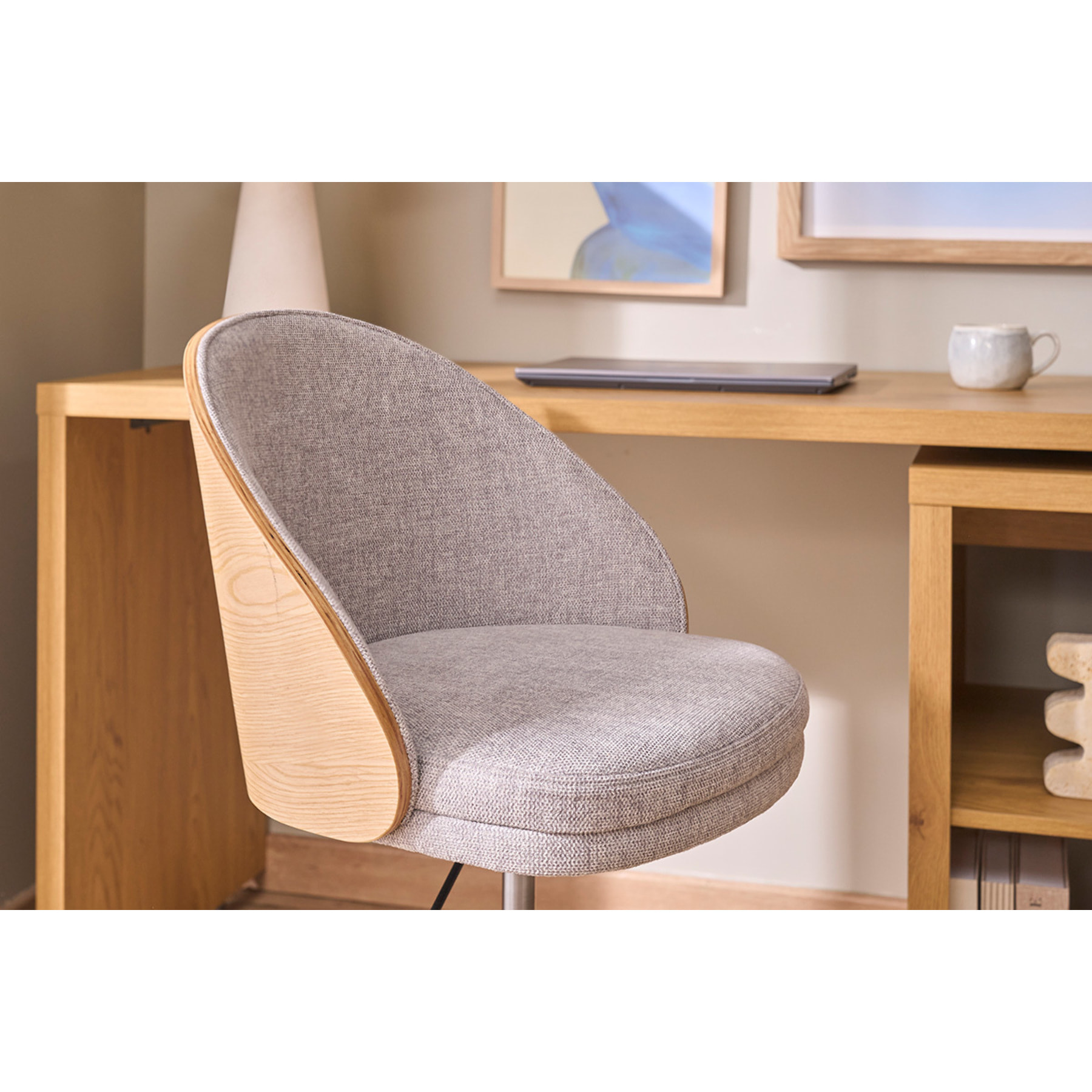 Chaise de bureau à roulettes en tissu effet velours texturé gris, bois clair et métal chromé TUCSON