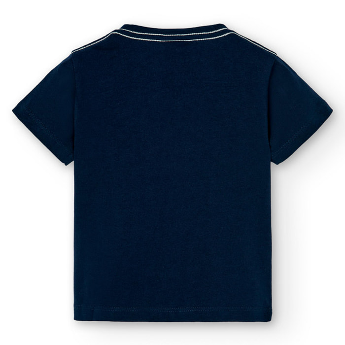 Camiseta en azul con mangas cortas y dibujo frontal