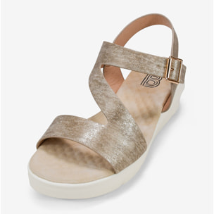 Sandalias de cuña doradas con hebilla