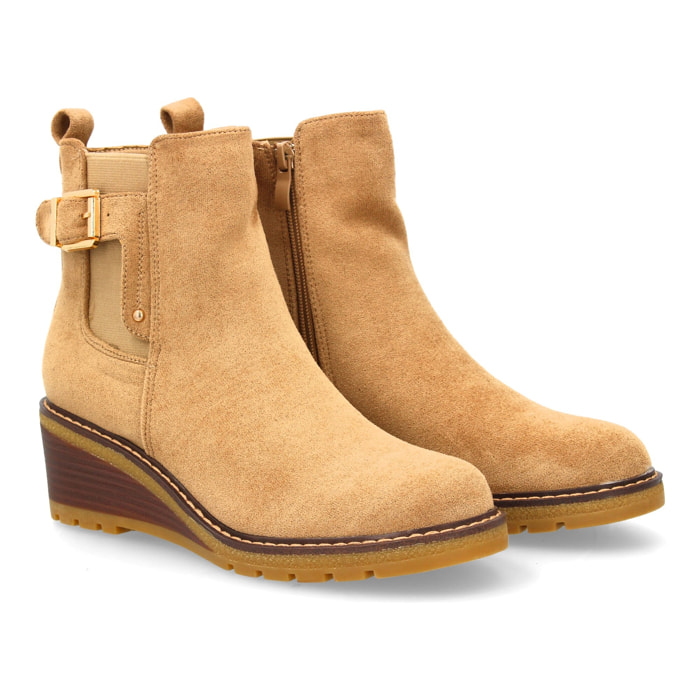 Bota de cuña con estilo minimalista para mujer