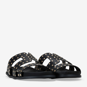 Sandalias planas negras con tachas