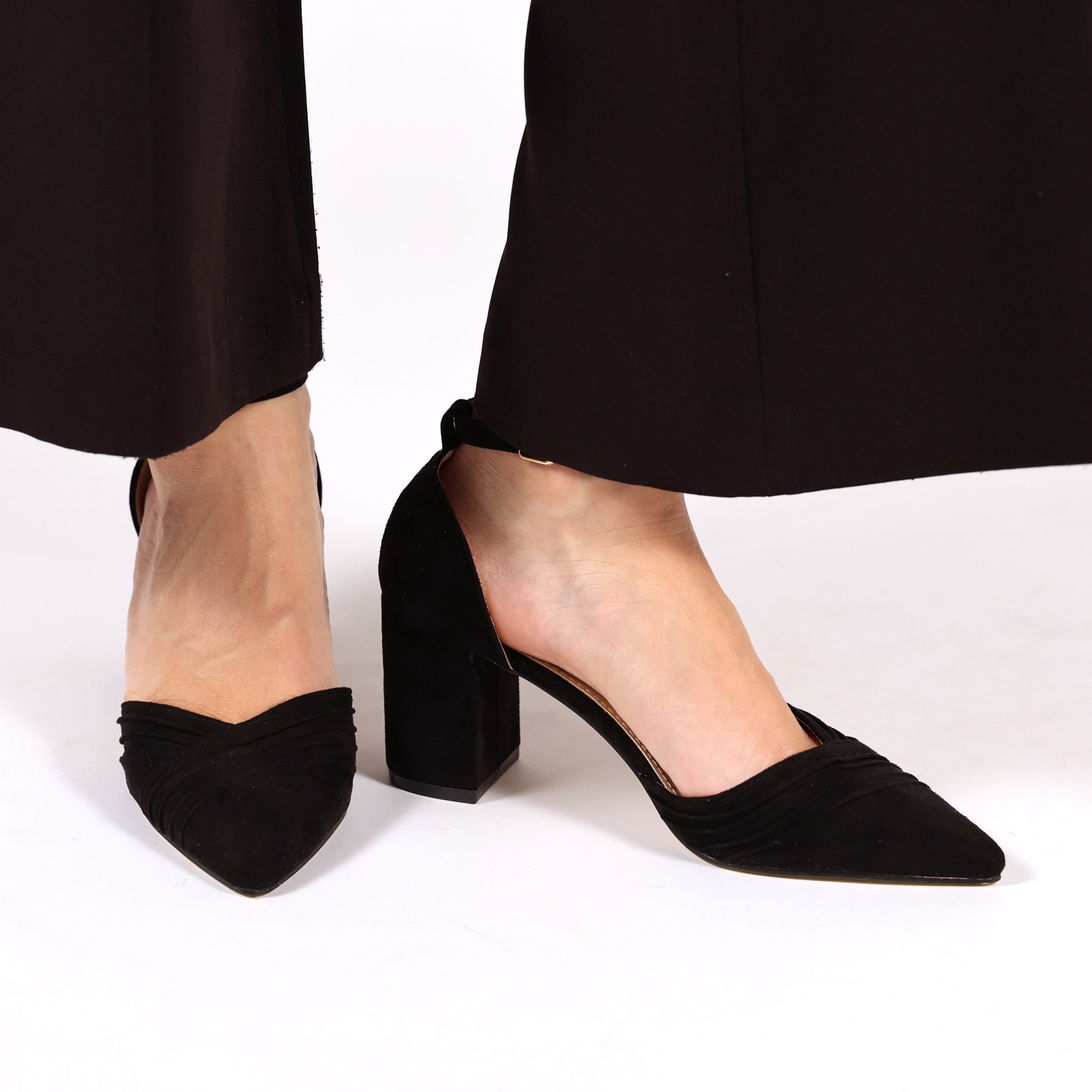 Sandali in simil pelle con tacco comodo quadrato