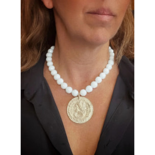 Collar cristal blanco y moneda GD en dorado