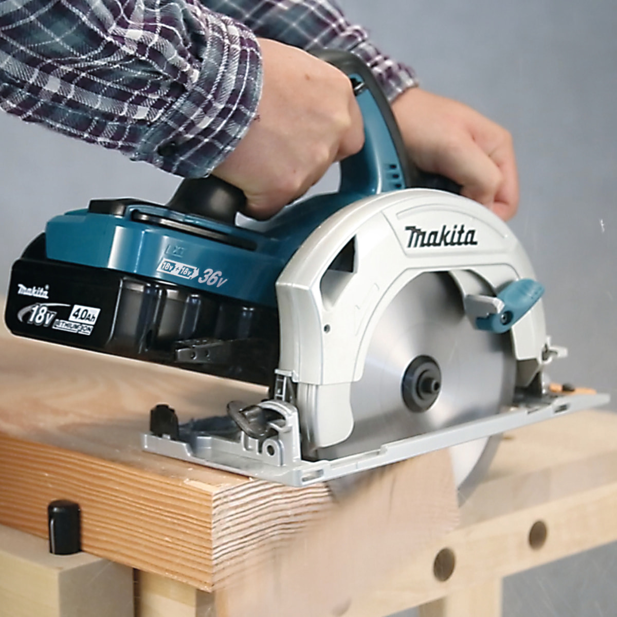 Sierra circular 36 V => 2 x 18 V Li-Ion 5 Ah Ø 190 mm (4 baterías) MAKITA - 4 baterías, cargador, maletín - DHS710PT4J