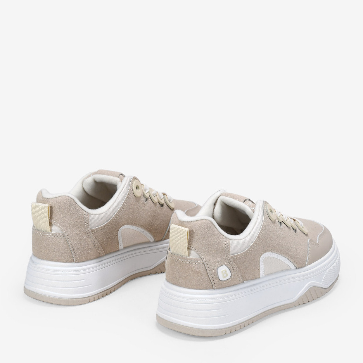 Zapatillas beige de skate con cordones y plataforma