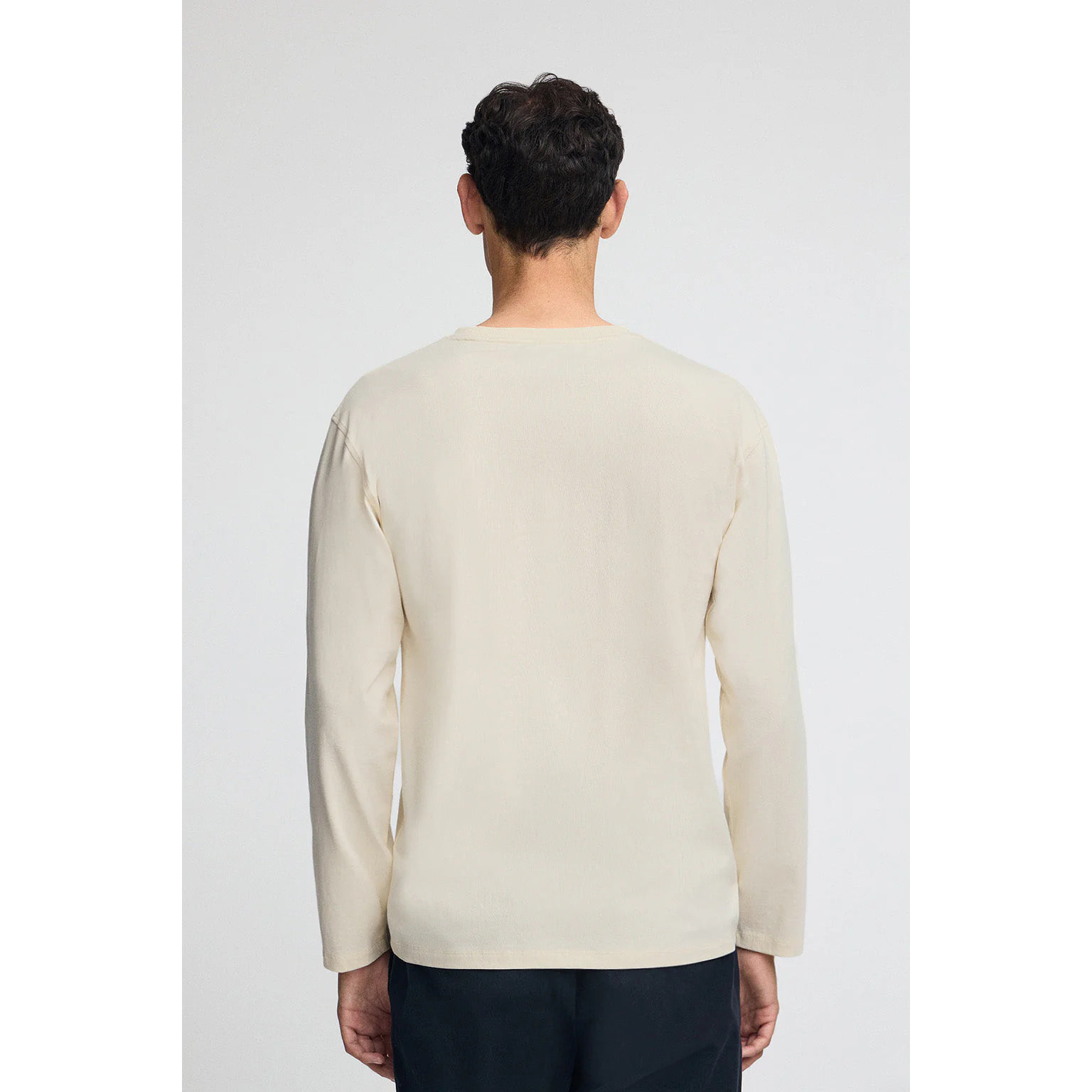 Camiseta color crudo de manga larga con logo Established 2012 Polo Club