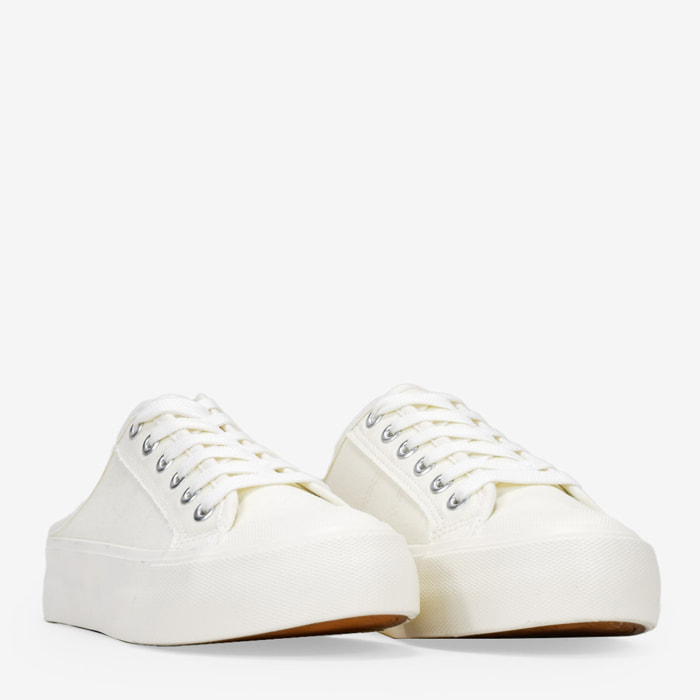 Zapatillas destalonadas beige con cordones