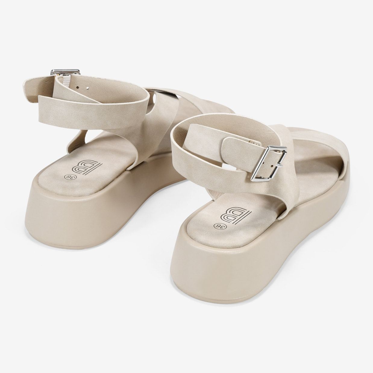 Sandalias de plataforma arena con hebilla