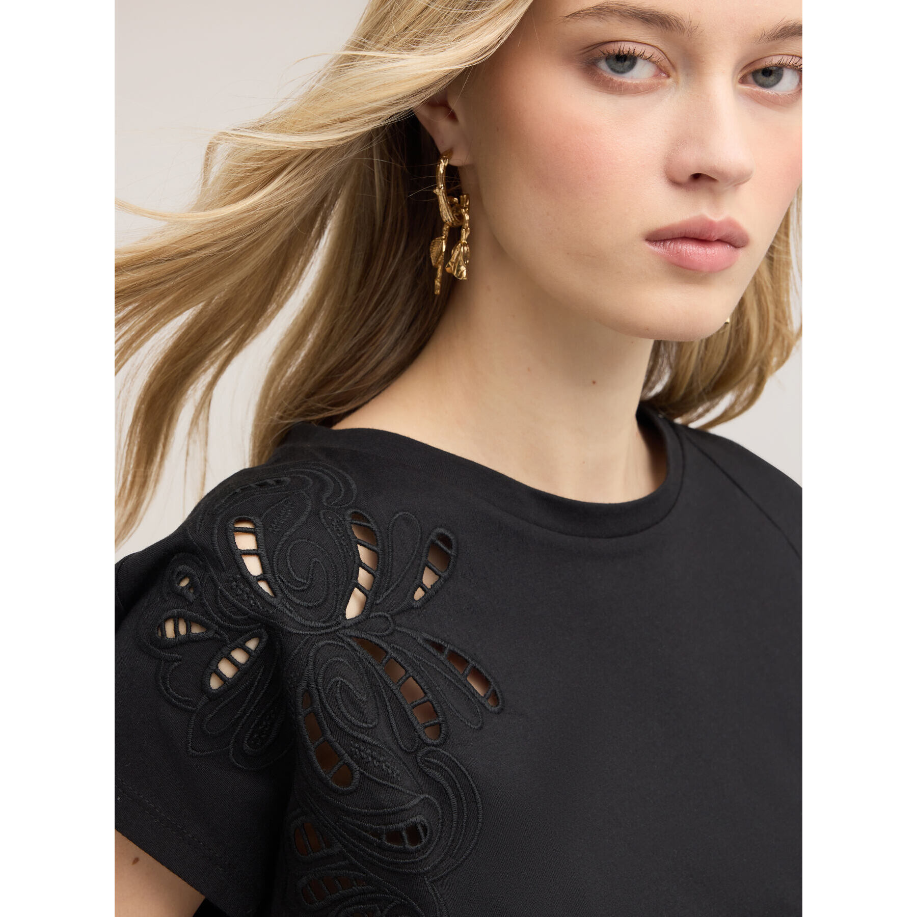 Motivi - Camiseta de punto con bordados sangallo - Negro