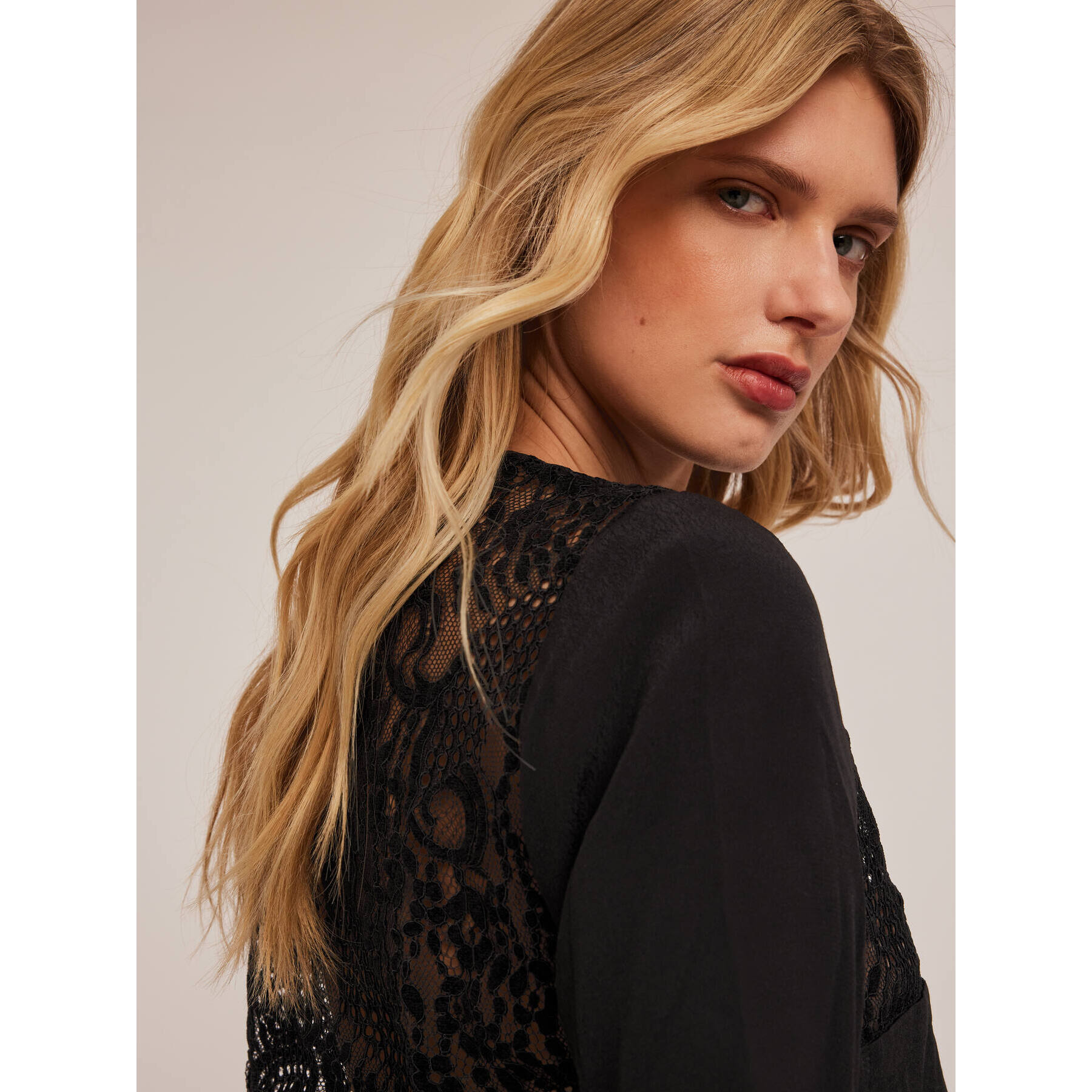 Motivi - T-shirt in pizzo macramé - Nero