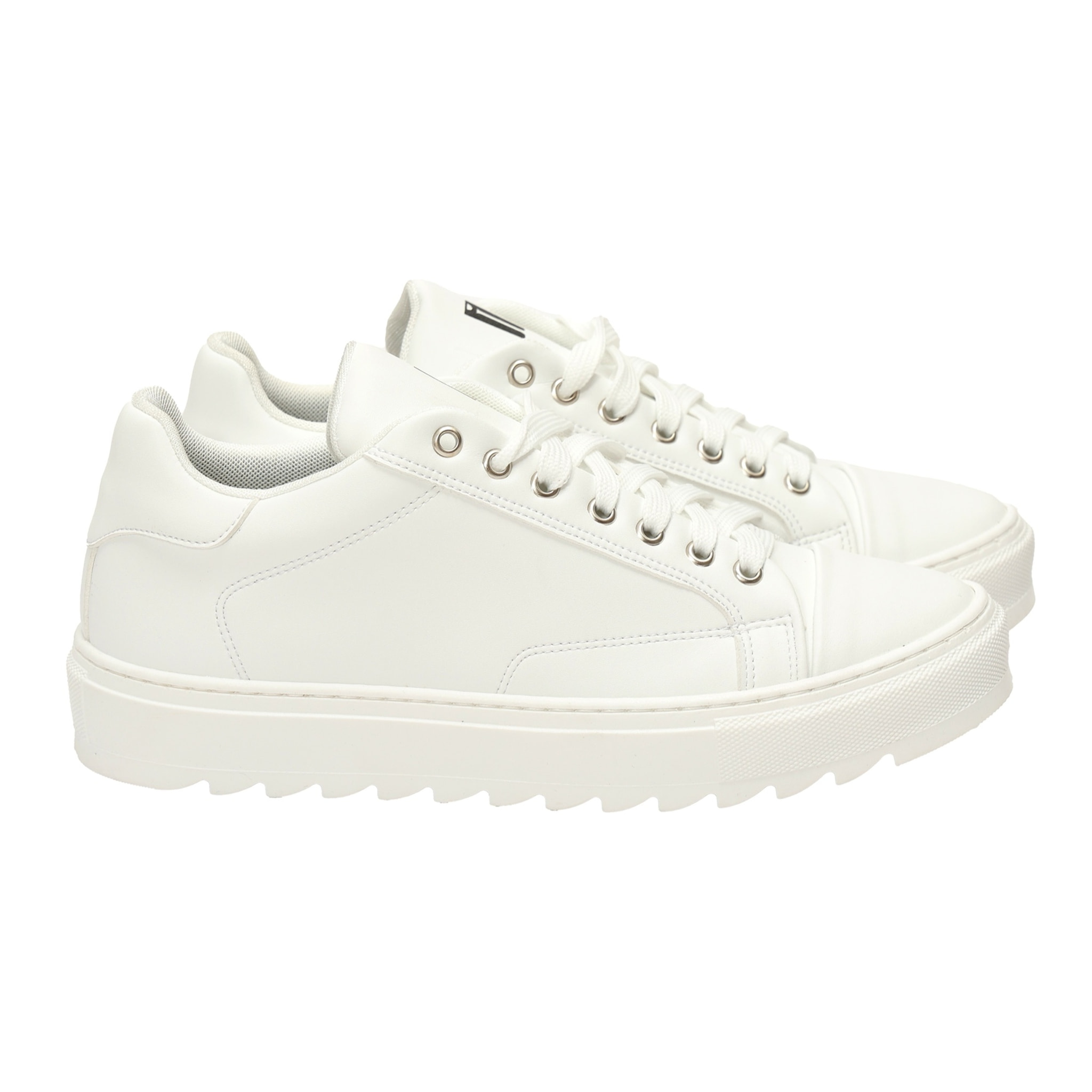 Sneakers in pelle con fondo in gomma