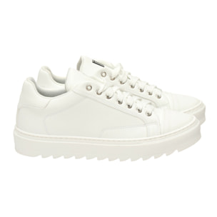 Sneakers in pelle con fondo in gomma