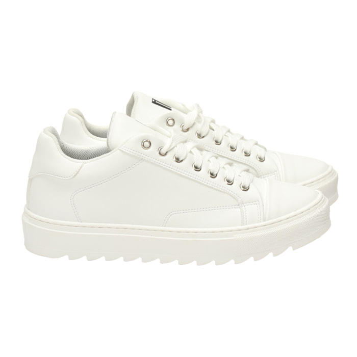 Sneakers in pelle con fondo in gomma