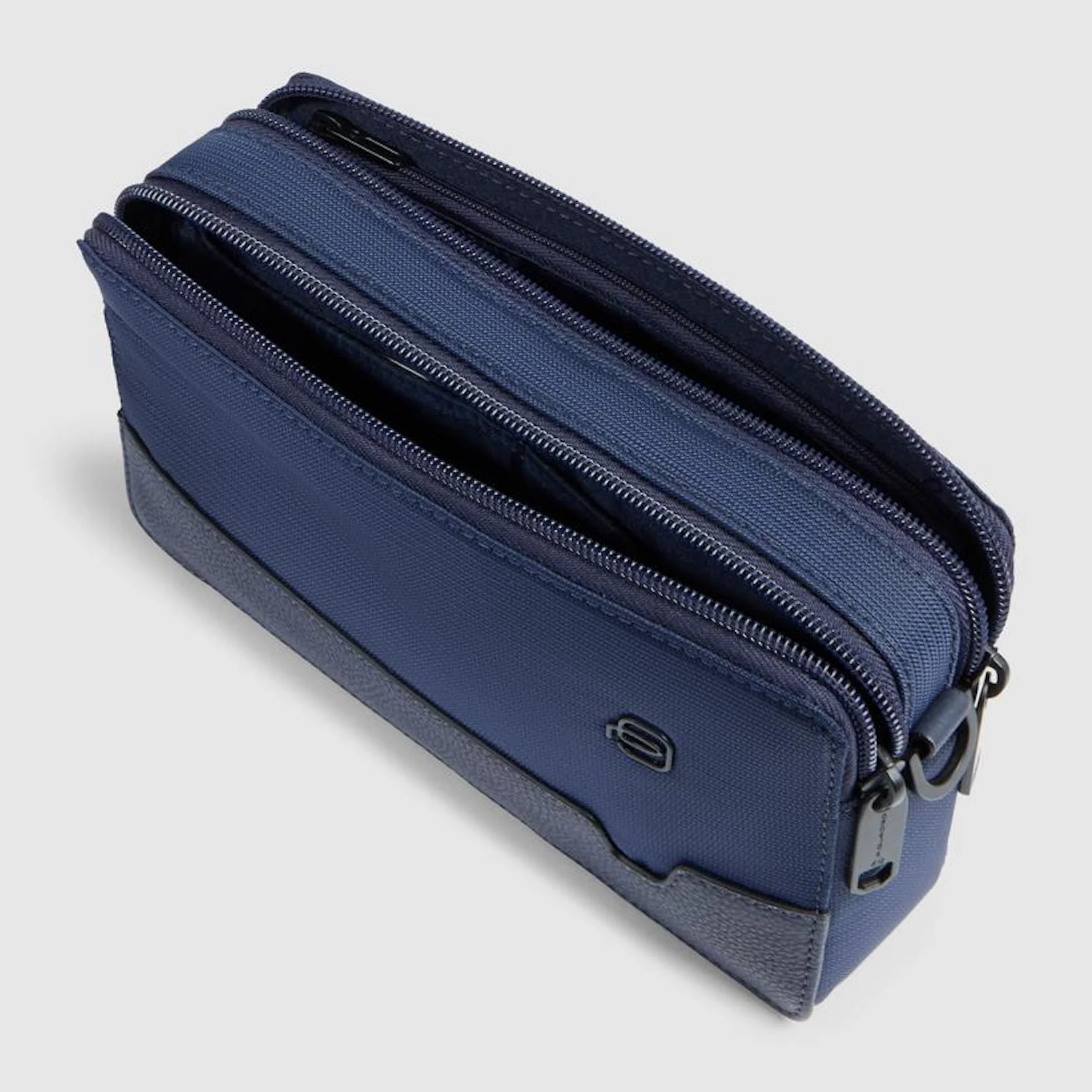 Piquadro Pochette in pelle a due scomparti in tessuto riciclato e pelle con polsiera rimovibile