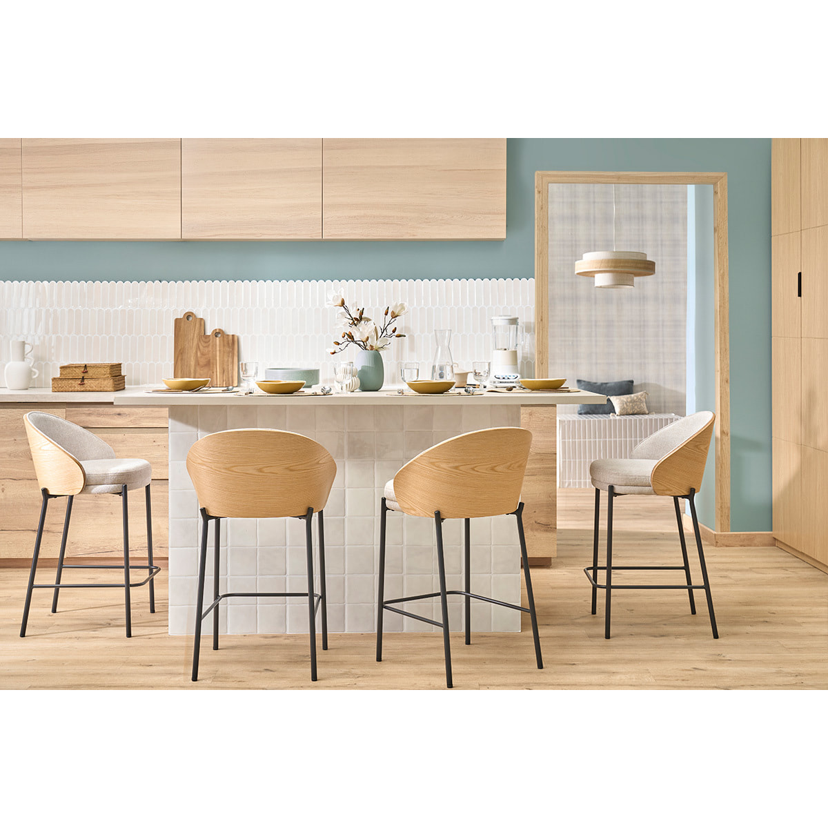 Tabourets de bar en tissu effet velours texturé gris, bois foncé et métal H65 cm (lot de 2) TUCSON
