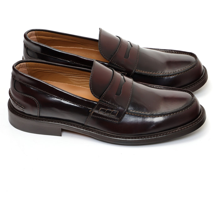 Mocassino con benda in pelle abrasivato con fondo cuoio antiscivolo