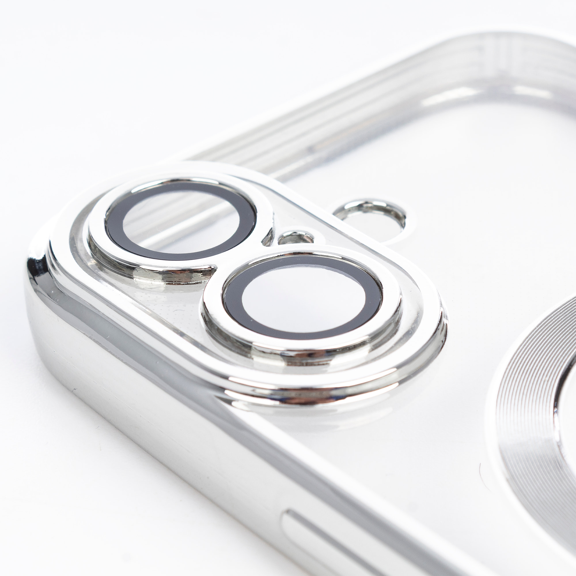 Carcasa transparente con cámara cubierta, bordes plateados, antichoque y antihuellas. Magsafe para iPhone 16.