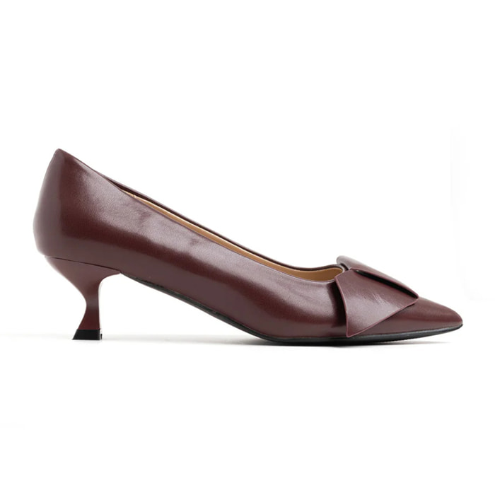 Decolleté tacco kitten con applicazione - VINO