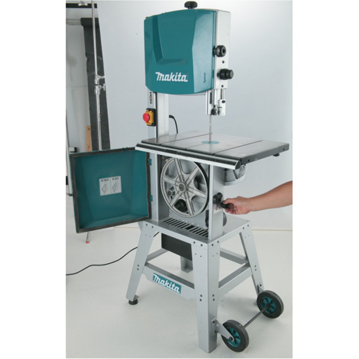 Scie à ruban 900W avec support - MAKITA - LB1200F