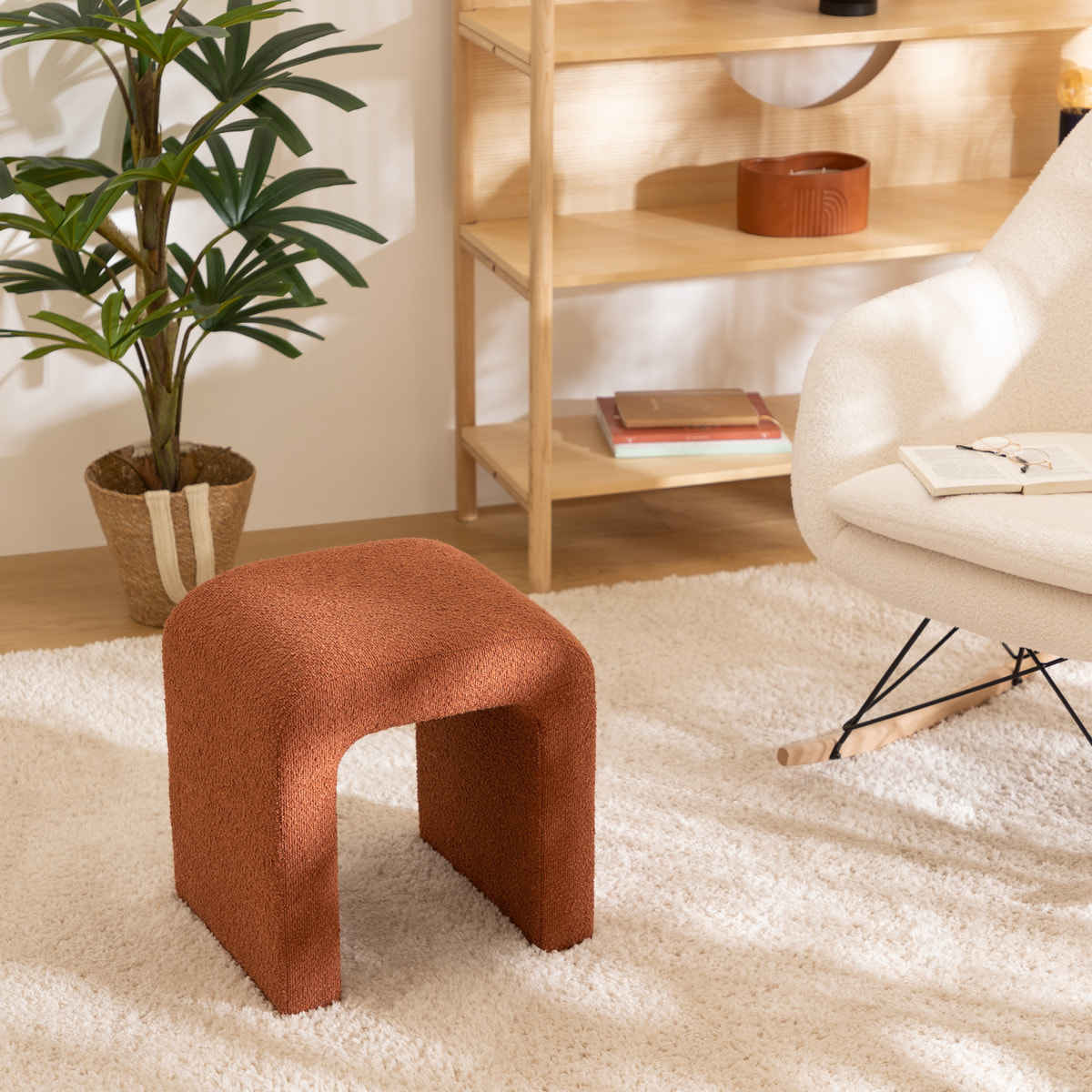 Pouf "Sevi" en bouclette 41x35cm ambre