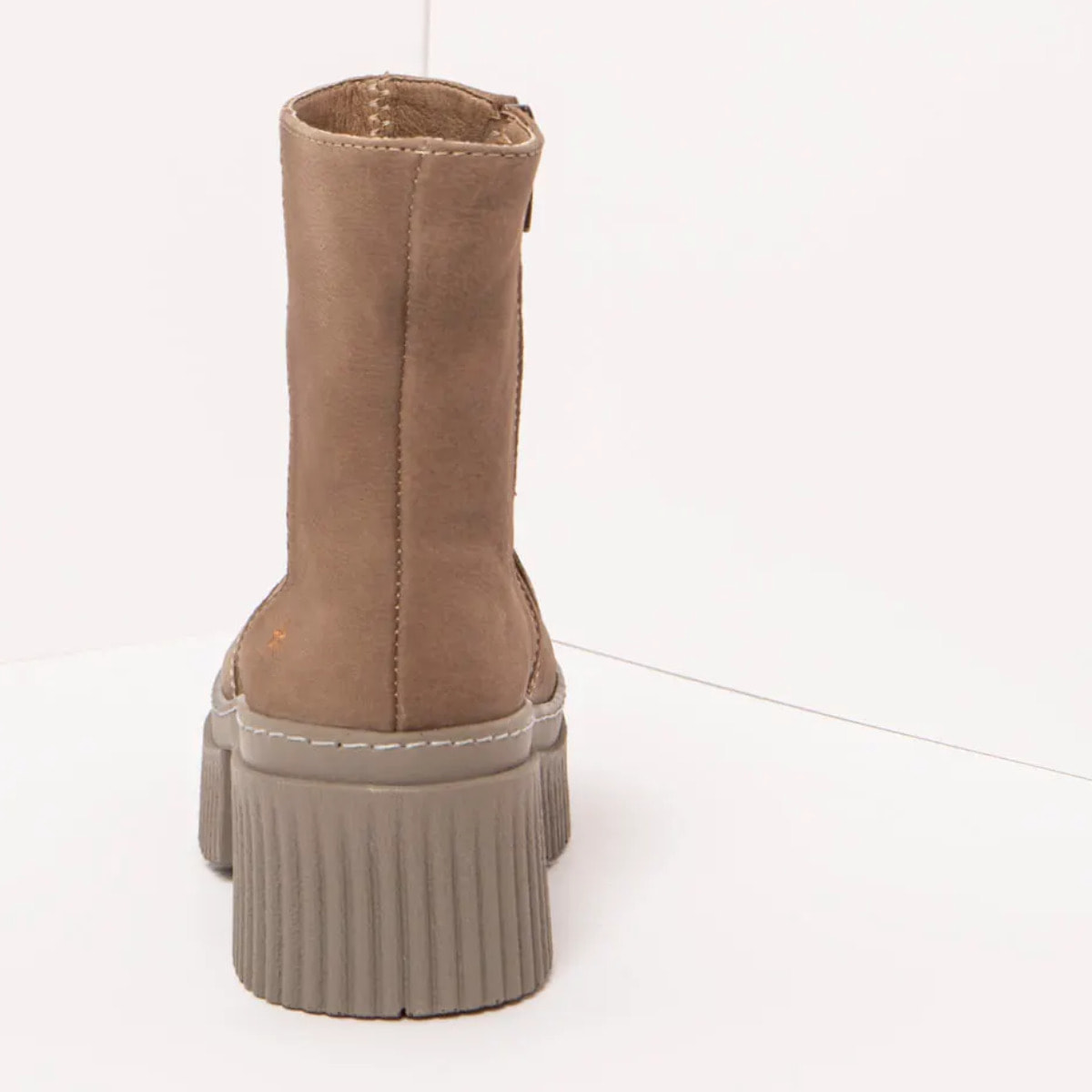 Botines con tacón 1374 NOBUCK TAUPE/YORK color Taupe