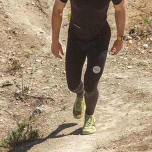 PANTALÓN DE COMPRESIÓN RUNNING LARGO PARA HOMBRE BLUEBALL EN NEGRO.