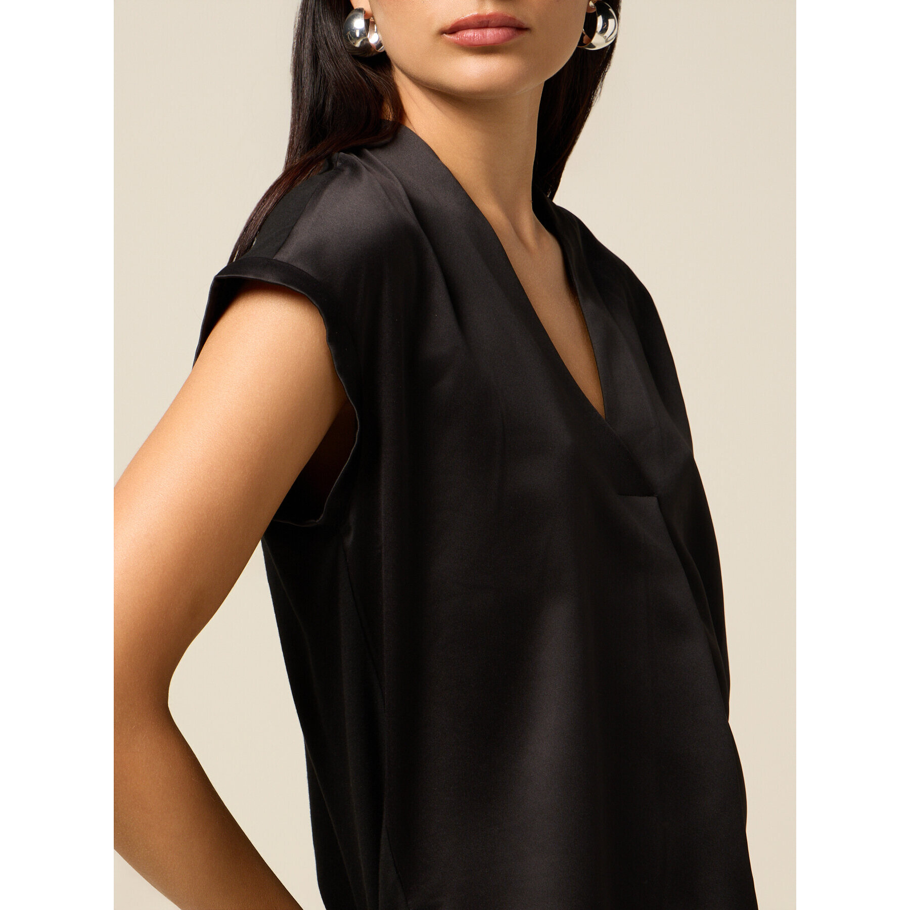 Oltre - T-shirt bimaterica con scollo a V - Nero