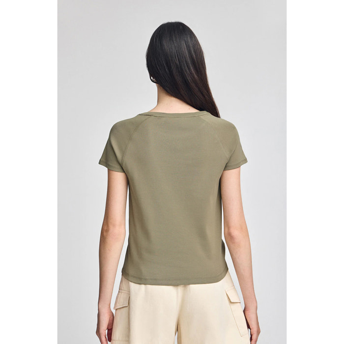 Camiseta verde Hesperia con monograma bordado