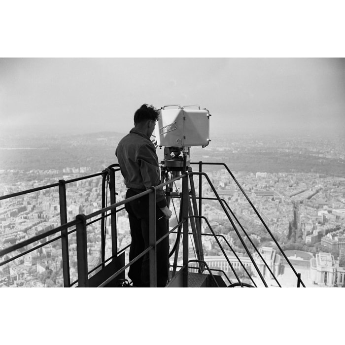 Tableau Photo ancienne La Tour eiffel ,1950 Toile imprimée