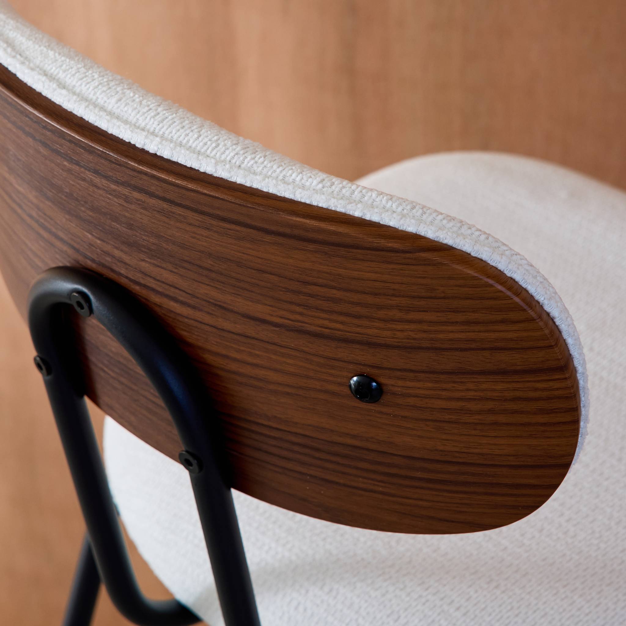 Tabouret de bar décor bois courbé teinté noyer et tissu déperlant pieds métal noir 76,5cm (lot de 2) ERIN