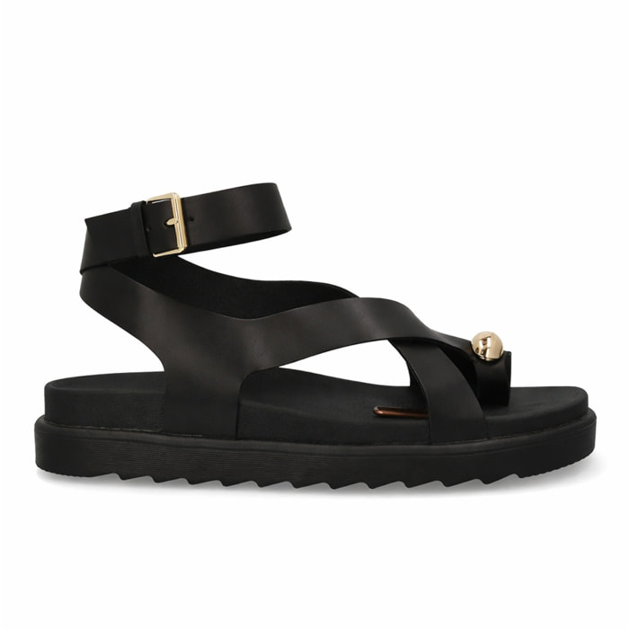 Sandalias cómodas de tiras mujer con adorno metálico.